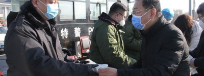 大爱II德州市中医院配制中药3000余付，送到防控一线人员手中