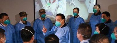 李克强武汉看望医护人员：你们要抽空每天给家人打个电话，报个平安