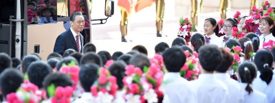 国家勋章和国家荣誉称号获得者在人民大会堂受到热烈欢迎