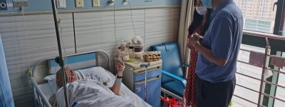 金陵商会志愿者看望慰问因病住院民警