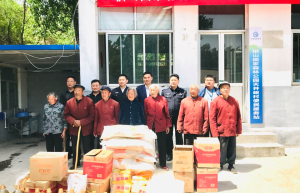 学党史见行动 | “旗帜哥”走访慰问困难群众