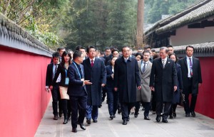 李克强与韩国总统文在寅、日本首相安倍晋三共同出席中日韩合作20周年纪念活动