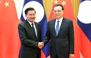 李克强举行仪式欢迎老挝总理通伦访华