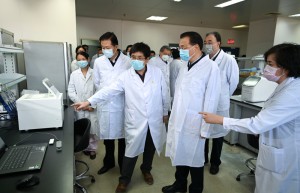 李克强赴中国疾控中心考察新型冠状病毒感染肺炎疫情防控科研攻关工作