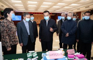 李克强考察国家新冠肺炎药品医疗器械应急平台