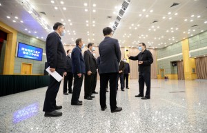 李克强考察疫情防控与生活物资保障服务平台、国务院复工复产推进工作机制和宏观政策协调机制