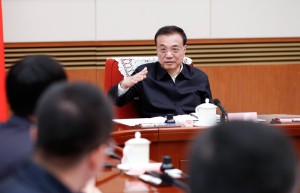 李克强主持召开专家学者和企业界人士座谈会 听取对政府工作报告的意见建议