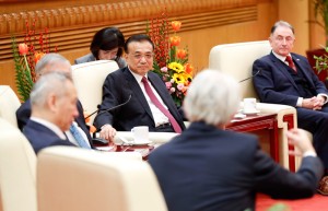 李克强对外国专家说：你们的建言直通部长办公桌