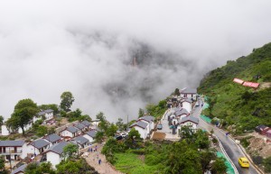 我国最后一个具备条件通硬化路的建制村阿布洛哈村通车了