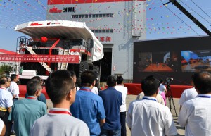 我国首次批量出口的NTE360A电动轮矿车下线