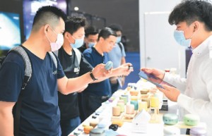 消费市场延续回升势头